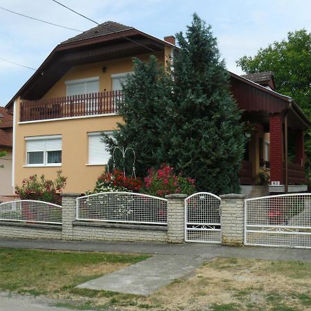 Zsuzsi Apartman Залакарос Екстериор снимка