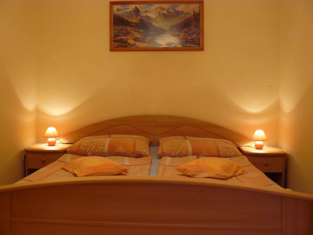 Zsuzsi Apartman Залакарос Стая снимка