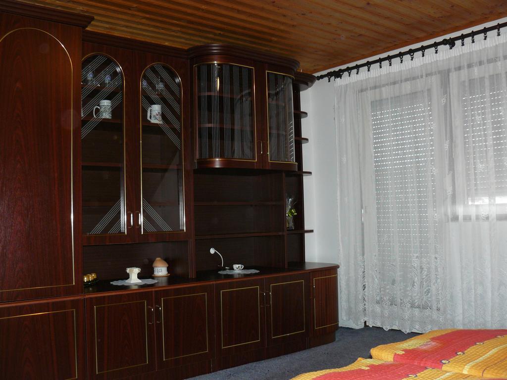 Zsuzsi Apartman Залакарос Стая снимка
